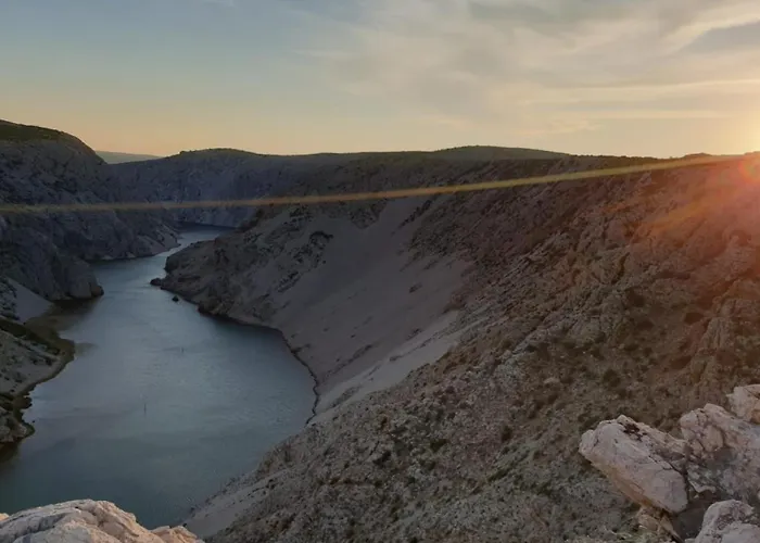 Juniper Stone By Guide Benkovac