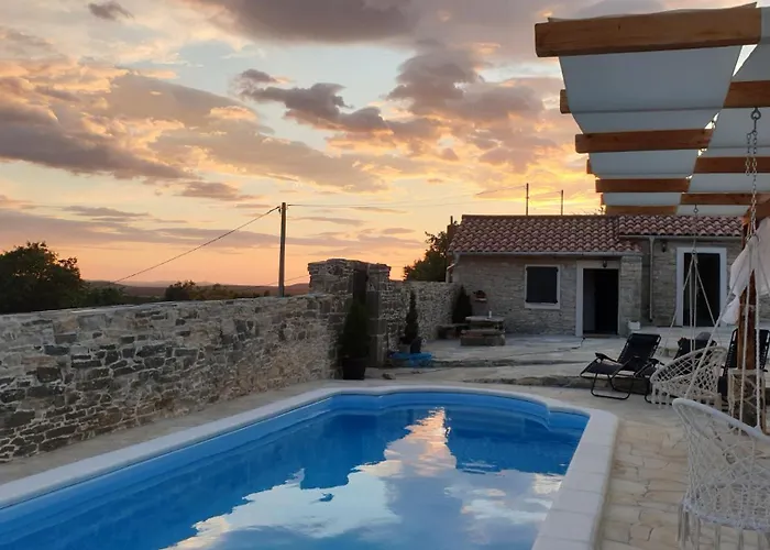 Juniper Stone By Guide Вилла Бенковац